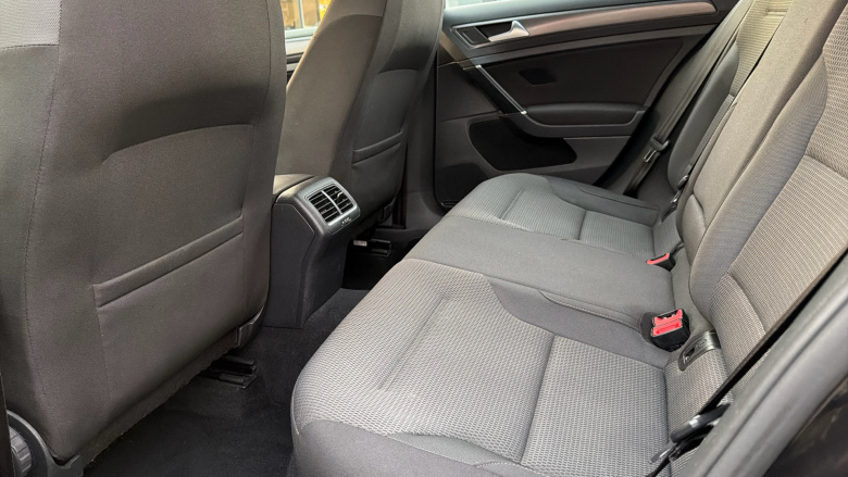 Volkswagen Golf 1.6 TDI SE [Nav] 5dr Diesel Hatchback